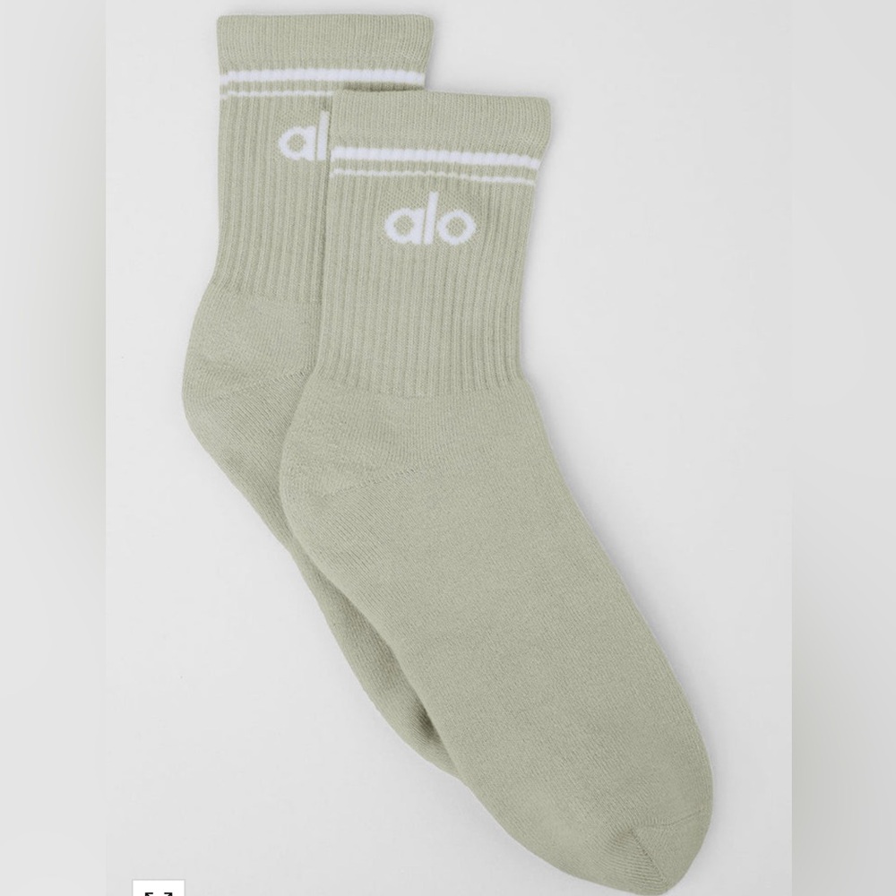 Alo Yoga Half Crew Socks in Limestone